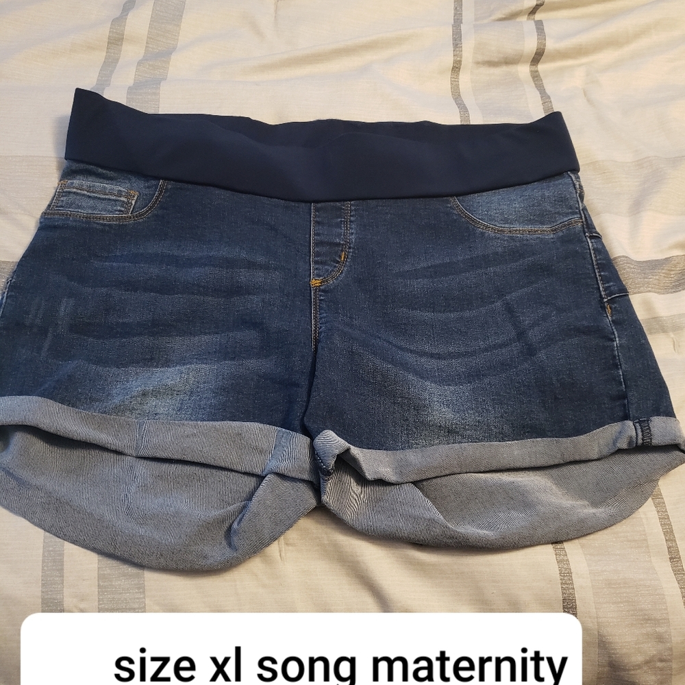 Song maternity shorts
